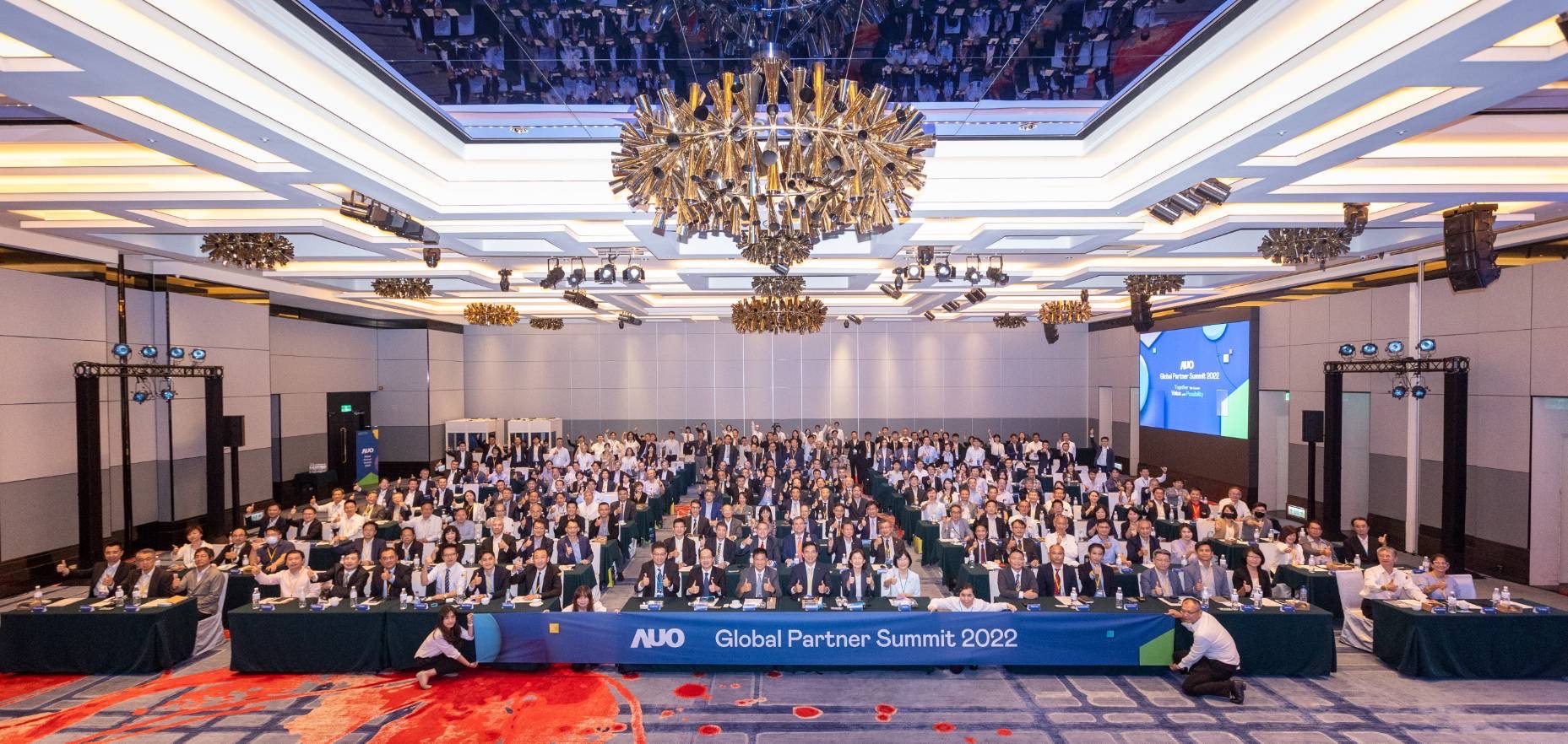 友達推動「安心、創新、用心、同心、盡心」五星職旅，為菲籍員工打造全方位照護，首度贏得「人權實踐與發展領袖獎」殊榮