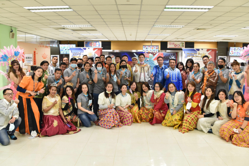 友達推動「安心、創新、用心、同心、盡心」五星職旅，為菲籍員工打造全方位照護，首度贏得「人權實踐與發展領袖獎」殊榮