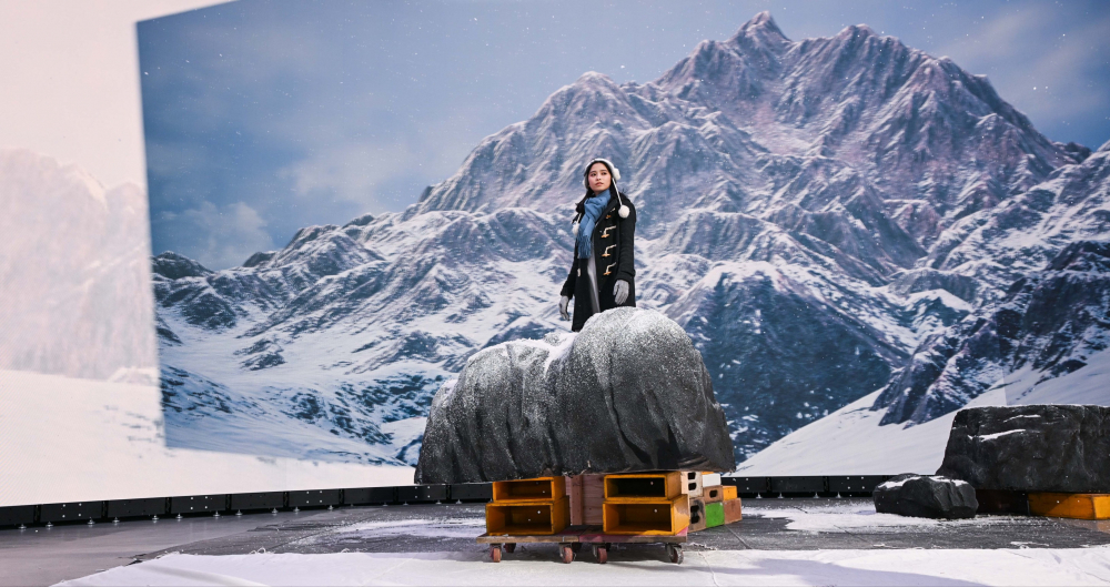 友達顯示屏專業調校技術與專案安裝經驗，使顯示屏呈現創作者想表達的精緻內容，讓表演者有沉浸式臨場感使演出逼真