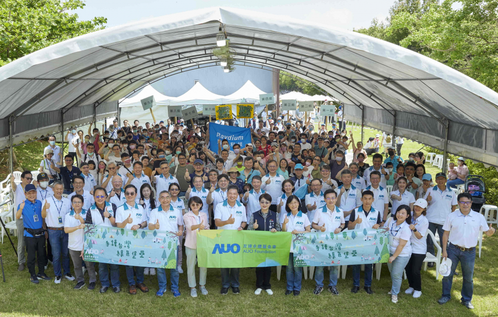 友達永續基金會號召企業志工、在地鄰里、產官學和供應商夥伴齊聚一堂，攜手植樹護樹，以行動實踐對環境友善的承諾