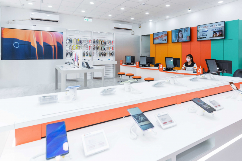 創利空間智慧零售軟硬整合方案，協助台灣大哥大門市完成數位內容行銷系統的佈建，打造全新世代的數位服務據點