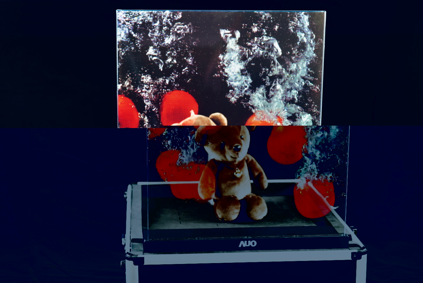 友達領先研發Micro LED透明顯示器，具備高穿透、低繞射、高亮度、可拼接之特性，可應用於智慧移動、智慧零售、商業展示等多元場域