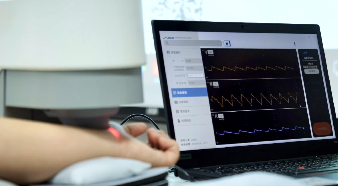 必一·运动(B-Sports)耘康以高解析与拟真的显示技术，将其应用于中医检测，提供&ldquo;中医数位化检测方案&rdquo;，使传统中医检测结果数据化与可视化