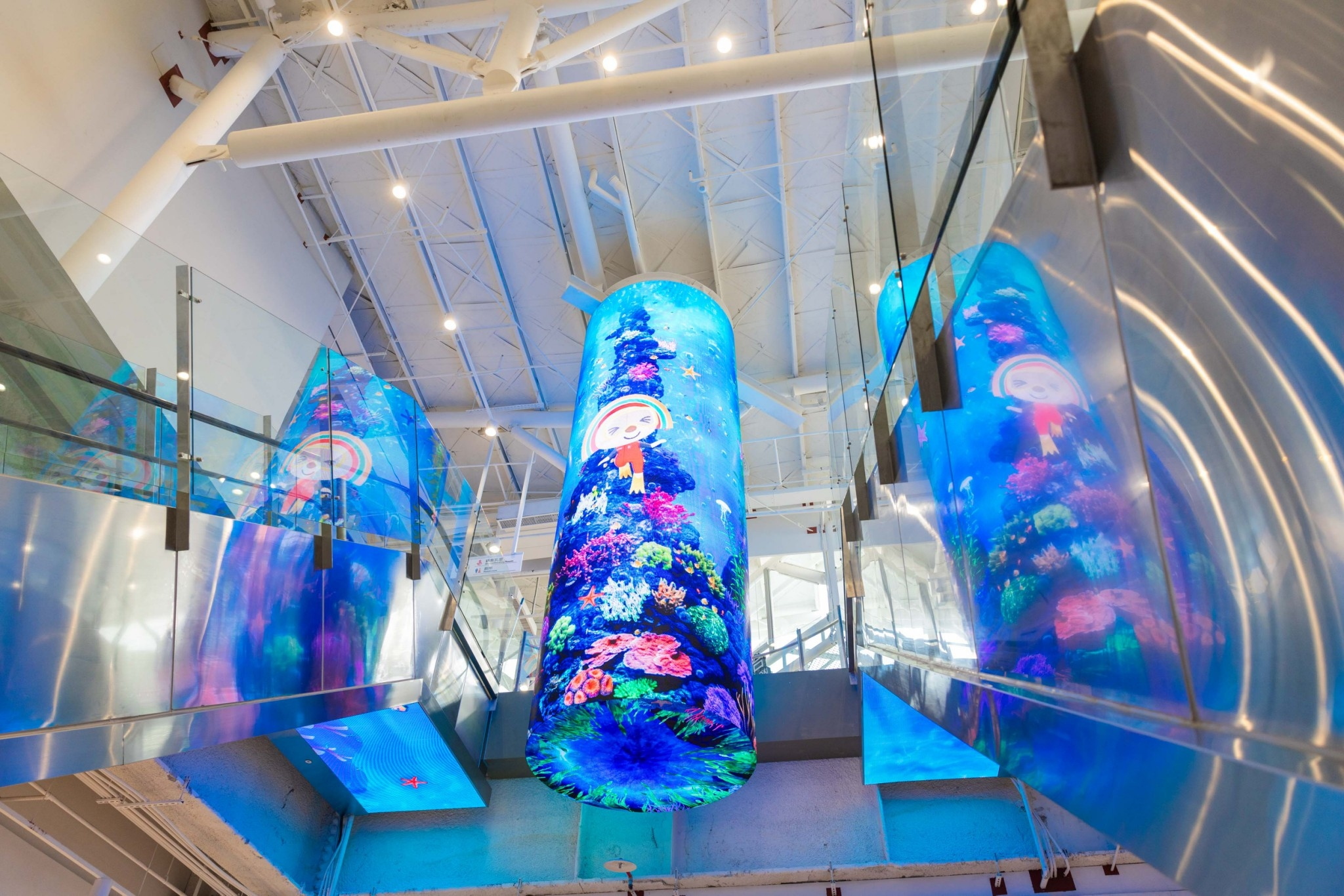 達擎與傑可達整合先進顯示技術與軟硬體應用服務，提供一系列大型LED顯示解決方案，為全新改裝開幕的「清水服務區」佈局嶄新視覺體驗。