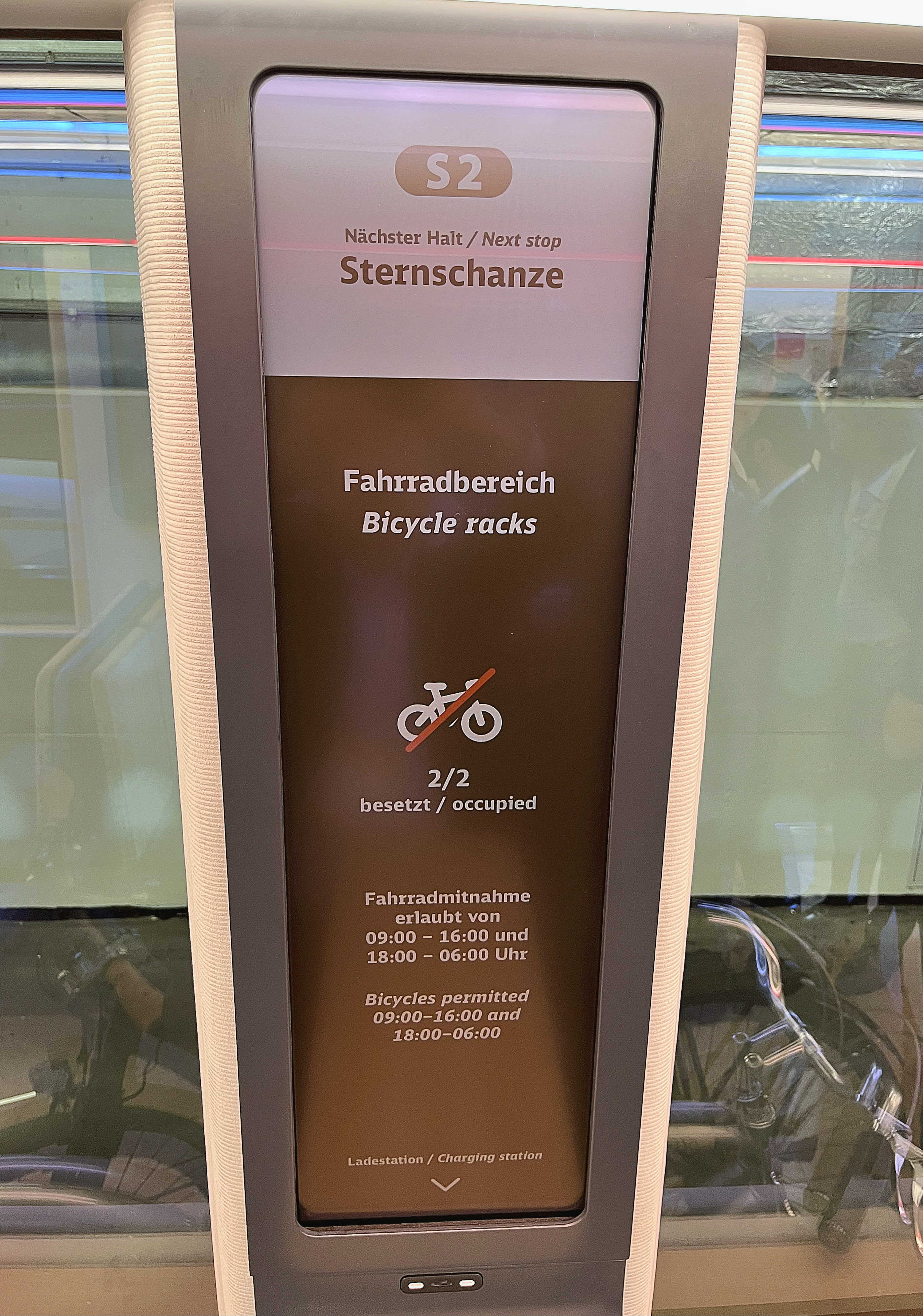 达擎HiRaso显示技术采用胆固醇液晶独特的双稳态特性及反射环境光线的方式，发挥最佳能源运用效率，其仅在更换显示画面时才消耗电力，在持续静止的画面显示上则为零耗电，与传统液晶显示技术相比大幅节省90%能耗