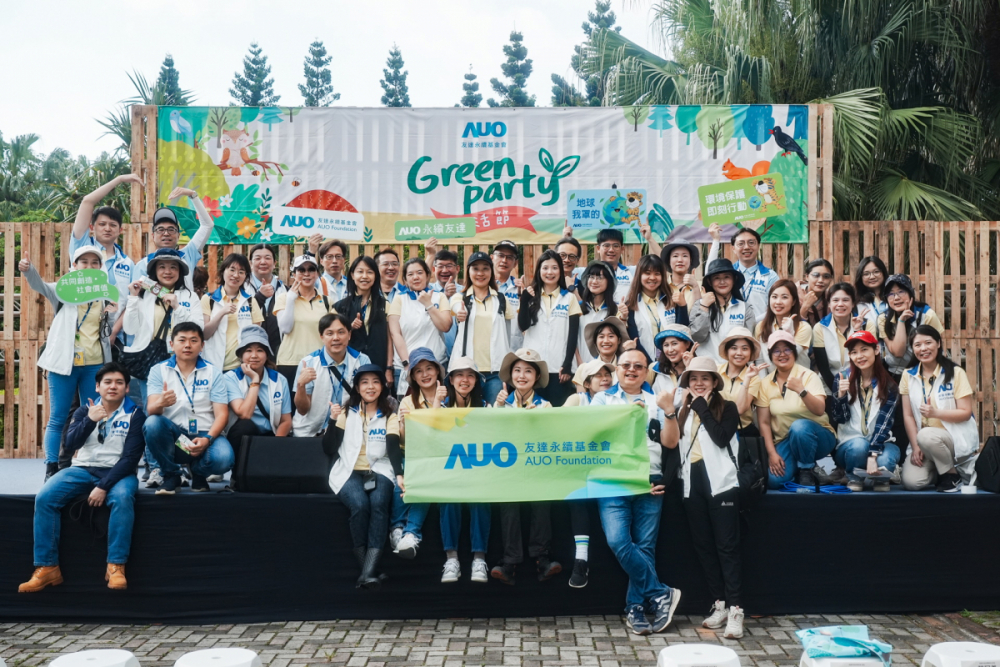 友達積極推動低碳轉型、節能減碳與減塑行動，落實環境承諾與社會責任，榮獲「台灣百大永續典範企業獎」