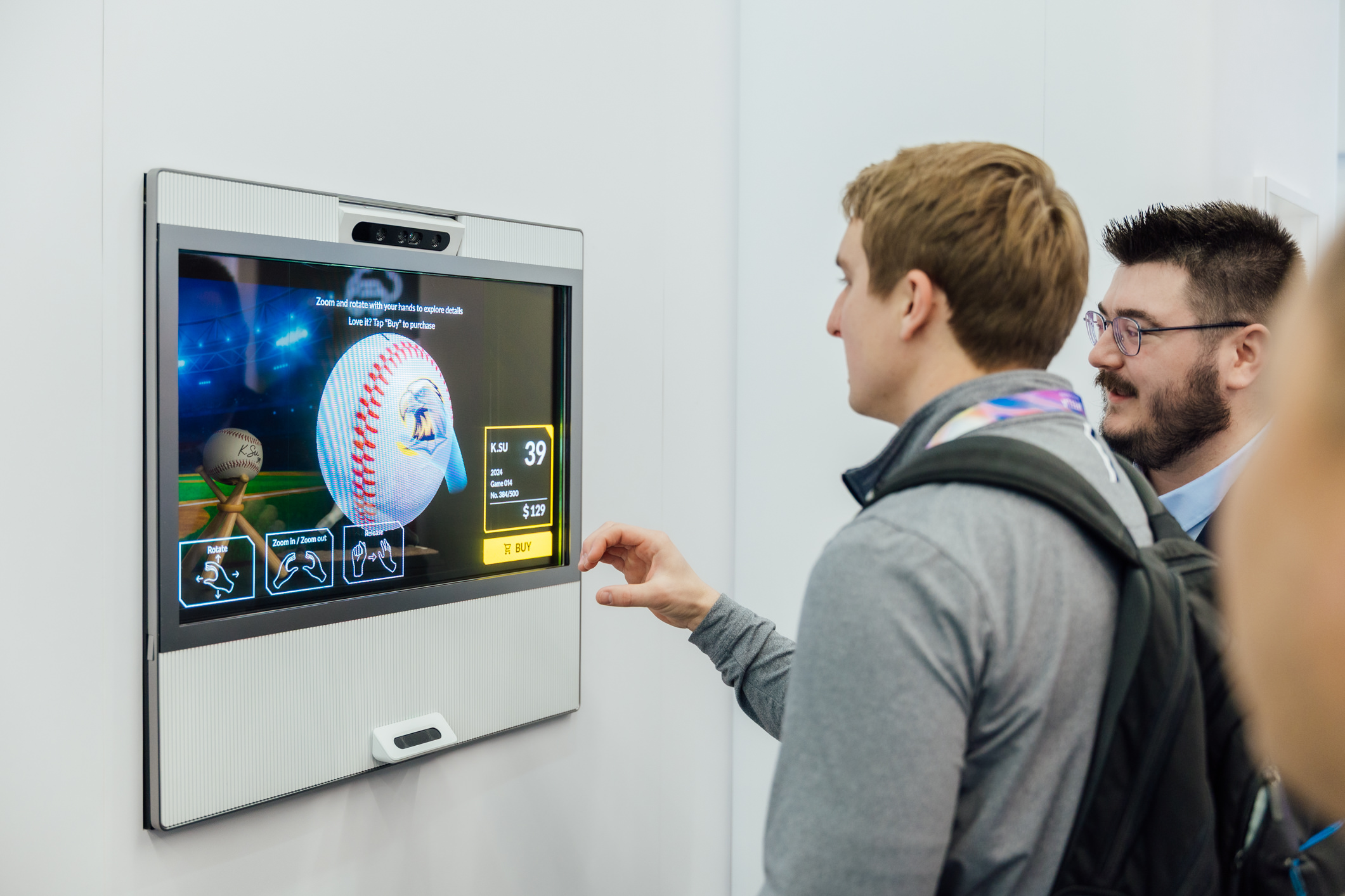 必一·运动(B-Sports)智慧行动透过专属展间，与客户深度聚焦，密切探讨产品协作共创的机会与落地的可能性，激发人车互动的创新再进化，并结合输出国际的Micro LED前瞻技术跨界应用，揭开更多元精彩的应用情境。